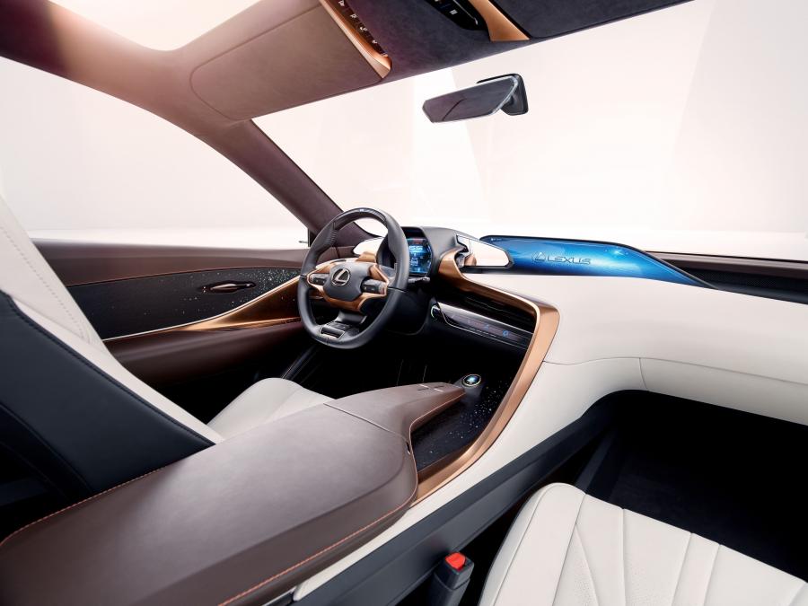 Интерьер Lexus LF-1 Limitless 2018 года  (фото 6 из 72)